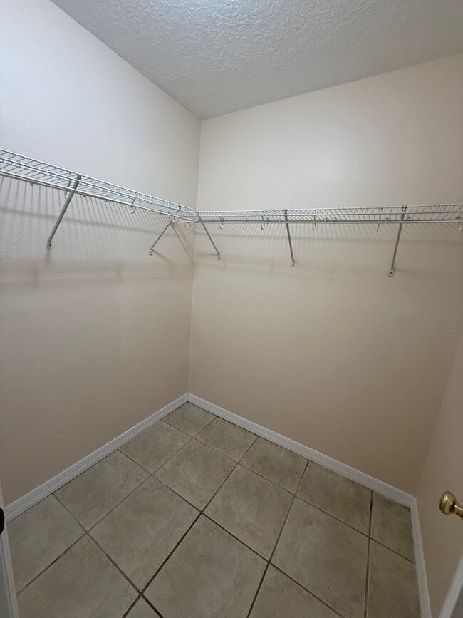 Building Photo - 972 N Fairbairn Dr