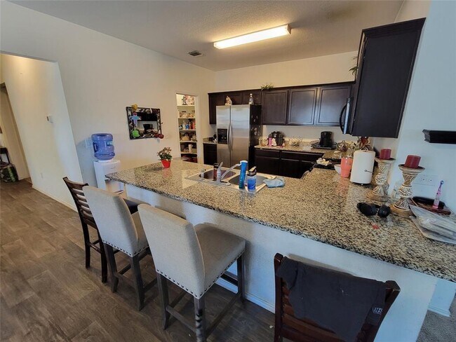 Building Photo - 3610 Batson Dr