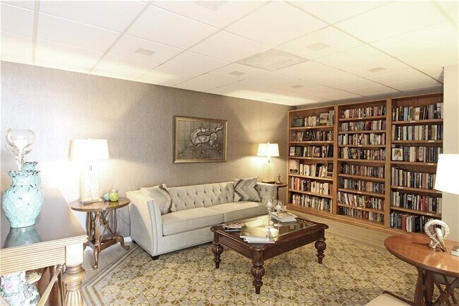 Building Photo - 2800 E Sunrise Blvd