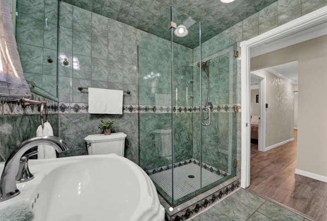 Building Photo - 3539 Westhampton Dr