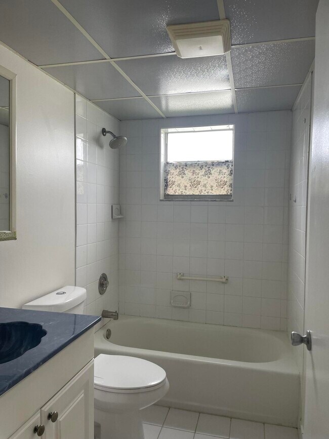 Building Photo - 421 Normandy I