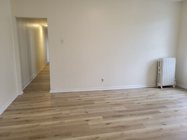 Building Photo - 225 Park Ave