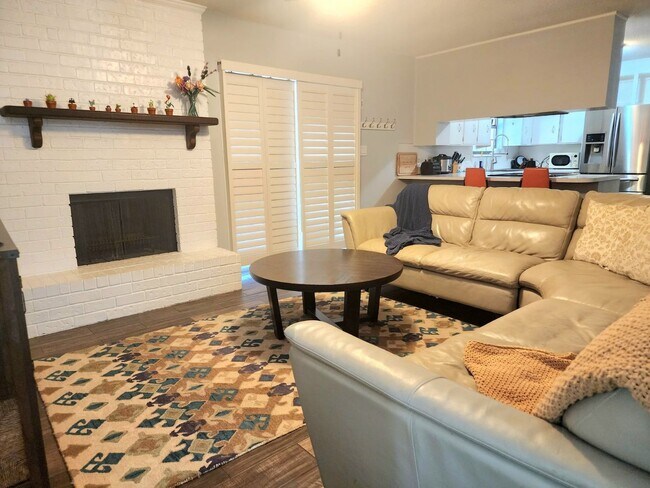Building Photo - Charming Home with Pool & Prime Location!