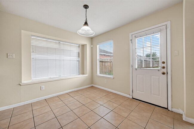Building Photo - 9127 N Ferndale Pl Dr