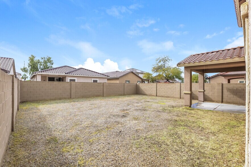 Building Photo - 945 E Corral St