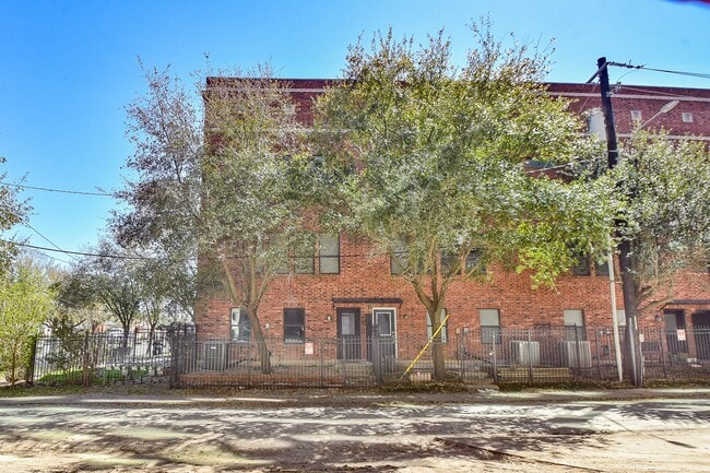 Building Photo - 2422 Navigation Blvd