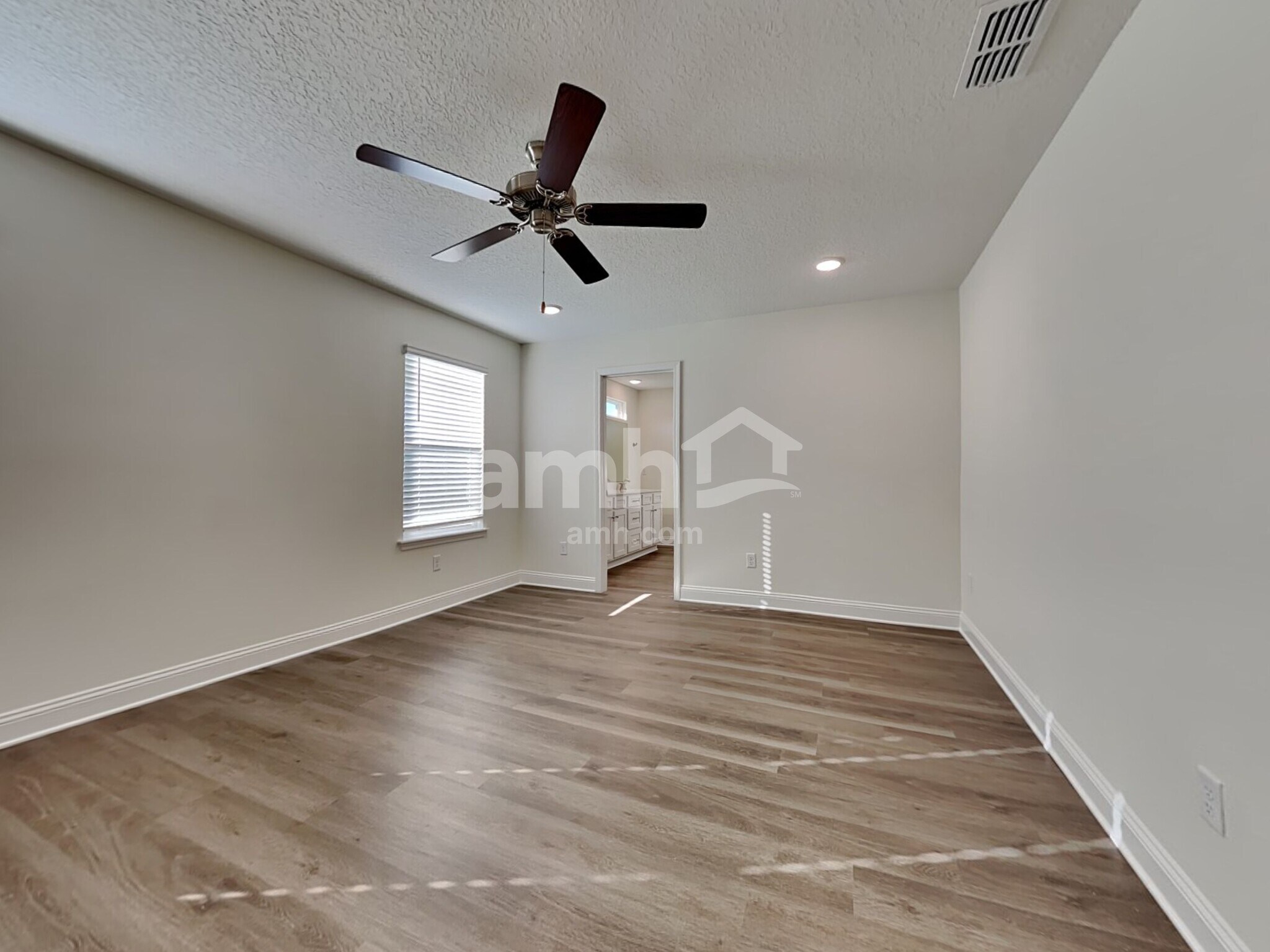 Building Photo - 11667 Hillside Dr