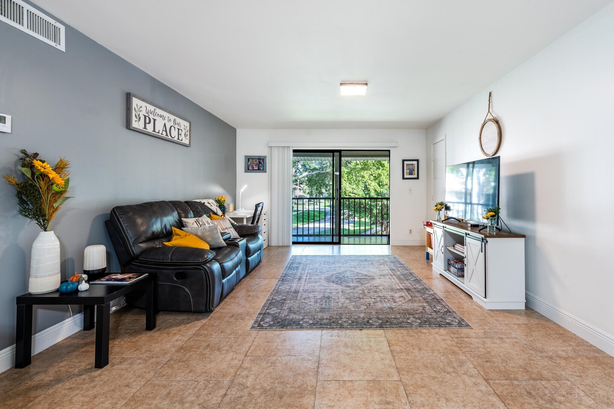 Building Photo - 9930 Pineapple Tree Dr