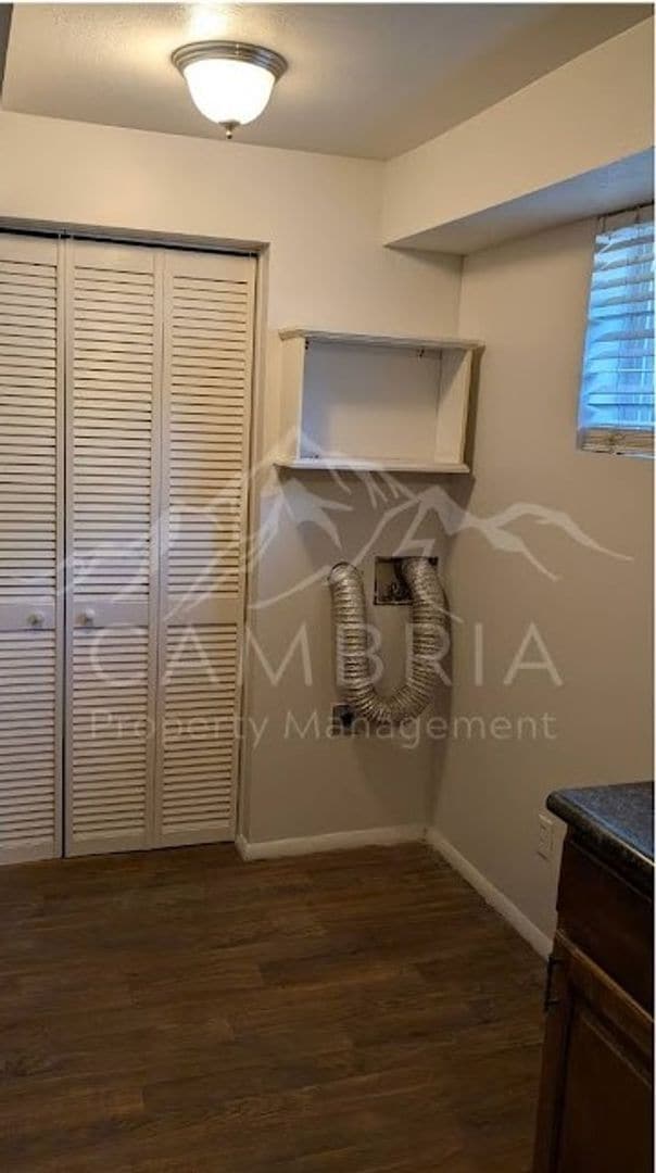 Building Photo - Charming Basement Unit with Separate Entrance