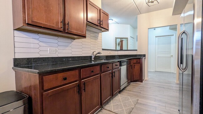 Building Photo - 390 W Mahogany Ct