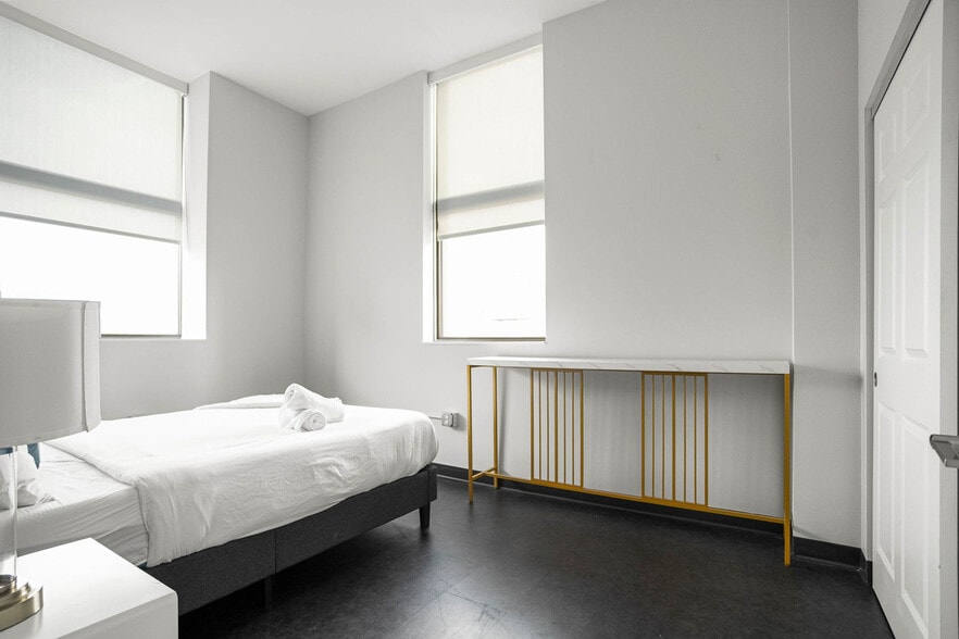 Building Photo - 800 Penn Ave