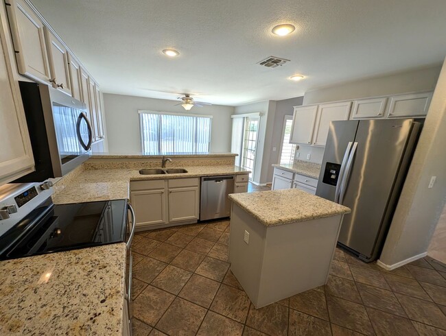 Building Photo - 3 Bedroom Home in the Clemente Ranch Commu...