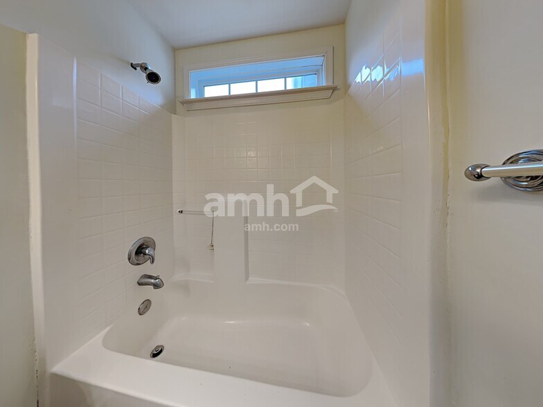 Building Photo - 302 Grimes Dr