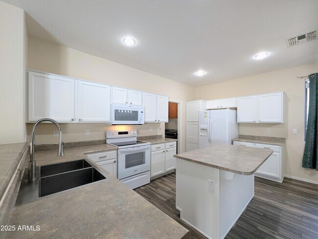 Building Photo - 16635 N 169th Ave