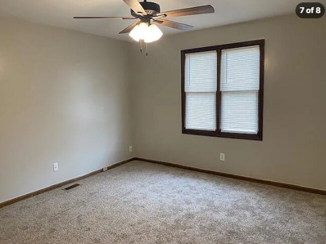 Building Photo - 216 Burlie Ct