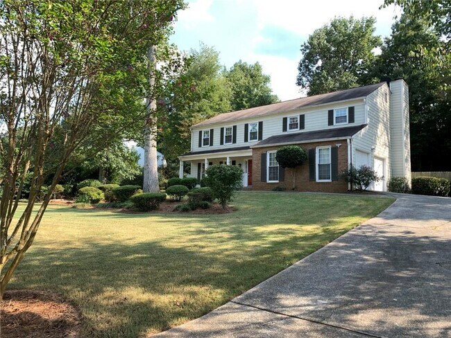 Building Photo - 4536 Woodlawn Lake Dr