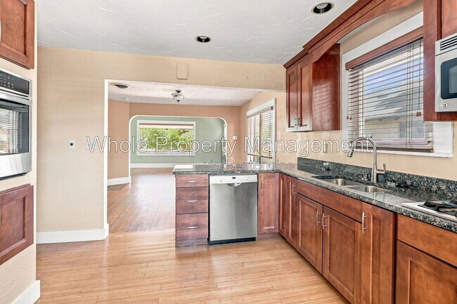 Building Photo - 3044 W Clyde Pl