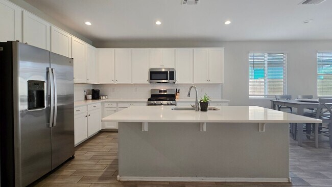 Building Photo - 18572 W Cottontail Ln