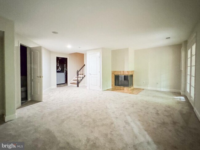 Building Photo - 3906 Valley Ridge Dr