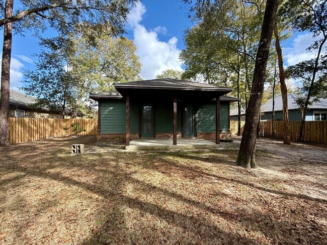 Building Photo - 70 Jakes Way