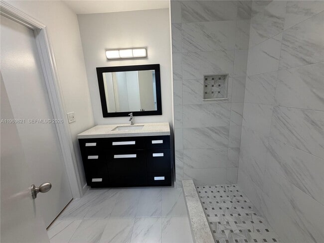 Building Photo - 2426 SE 17th St