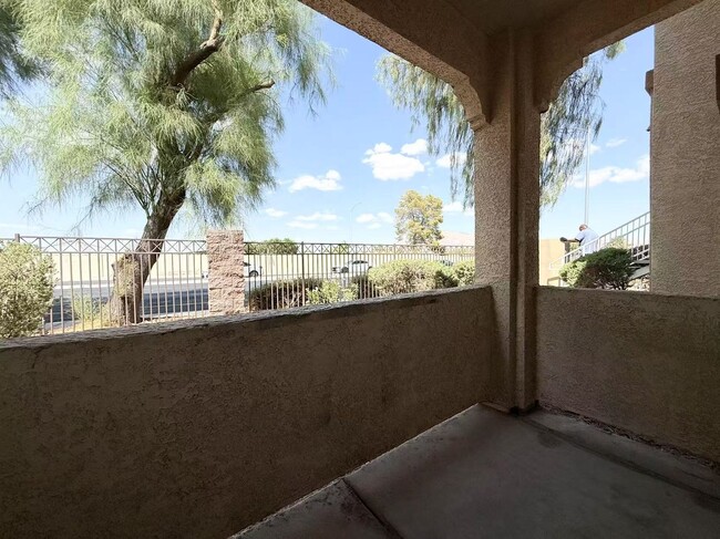 Building Photo - Gated condo boasts 2 bedrooms and 2 bathrooms