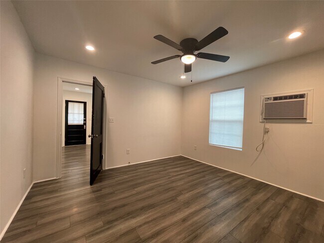 Building Photo - 229 Neyland St