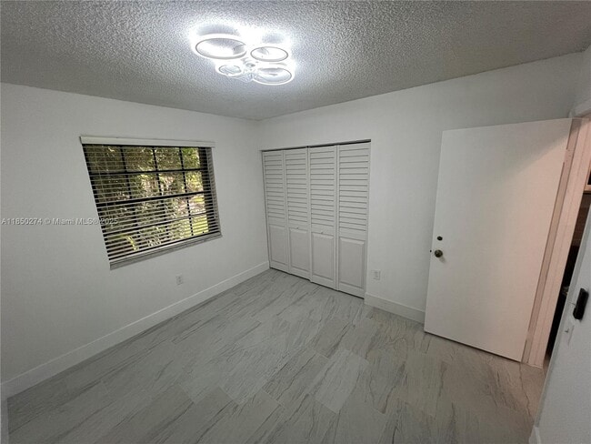 Building Photo - 9501 E Calusa Club Dr