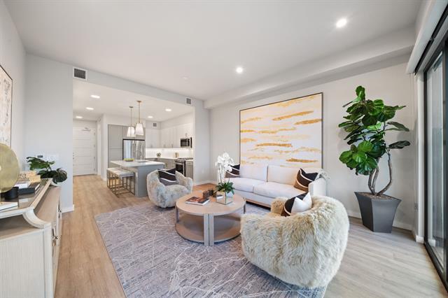 Building Photo - 3111 Sunset Blvd