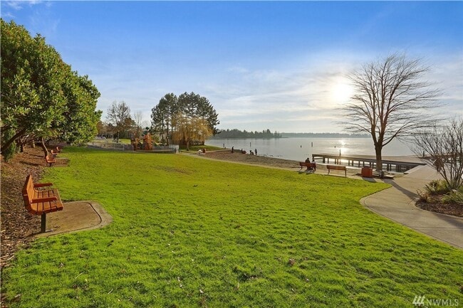Building Photo - 2 Bed 1 Bath Condo Sunset Pointe