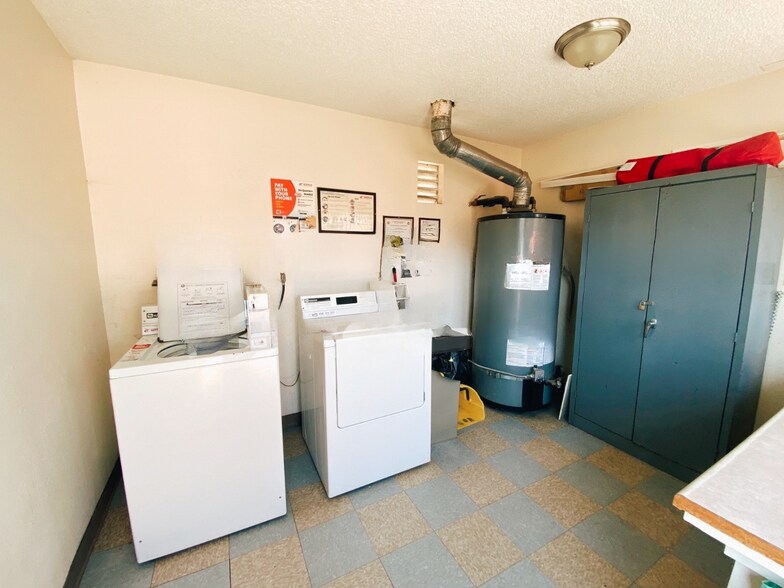 Building Photo - 1010 S Magnolia Ave