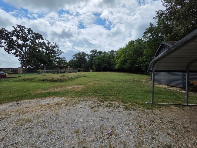 Building Photo - FOR LEASE Charming All-Brick Home on 1 Acr...