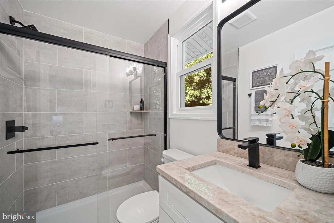 Building Photo - 10116 Dundalk St