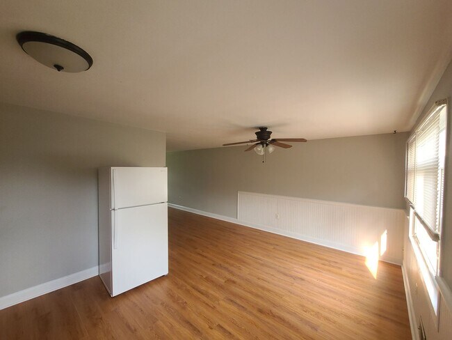Building Photo - 303 Wisewell Ct