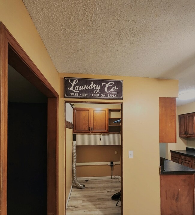 Lundery - 7325 N Brooklyn Ave