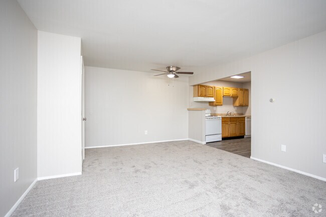2BR, 1BA - 750 SF - Zahra Apartments in West Carrollton