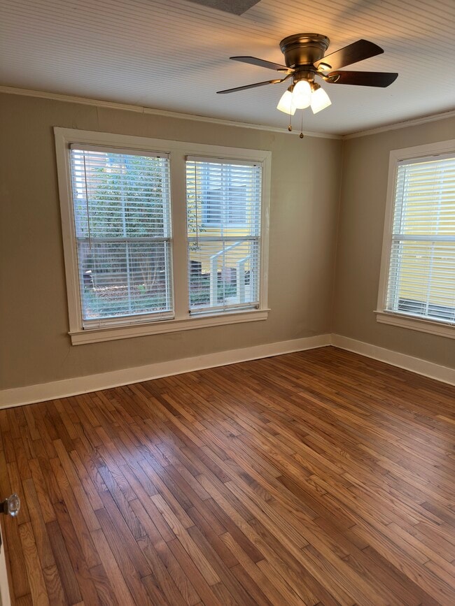 Building Photo - 906 N 6th St