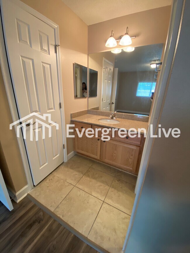 Building Photo - 70 Boreal Ct