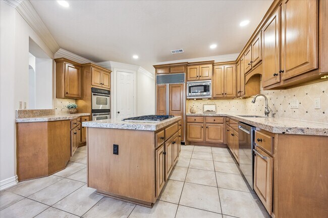 Building Photo - 2210 Bywater Dr
