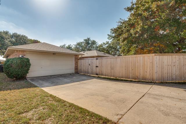 Building Photo - 801 Wood Glen