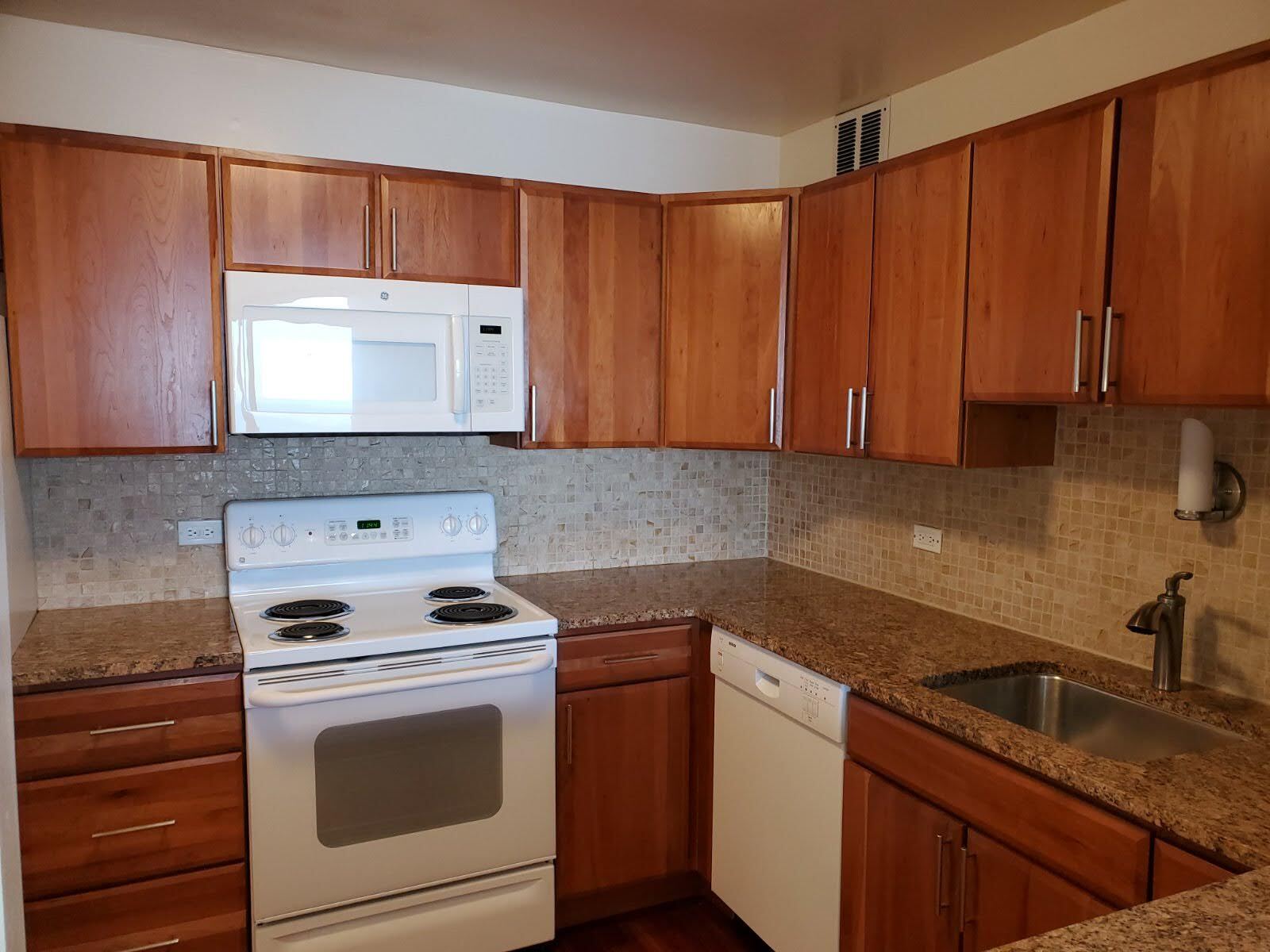 Building Photo - 5415 N Sheridan Rd