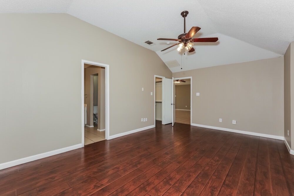 Building Photo - 528 Cambridge Dr