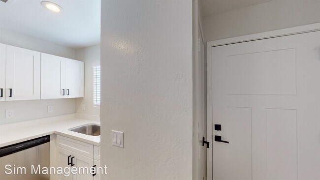 Building Photo - 2 br, 1 bath Apartment - 906 E Roma Avenue