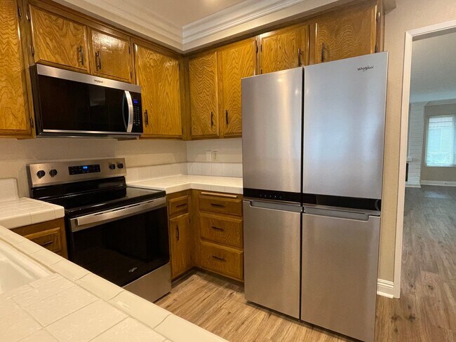 Building Photo - Beautiful Condo in Private Community