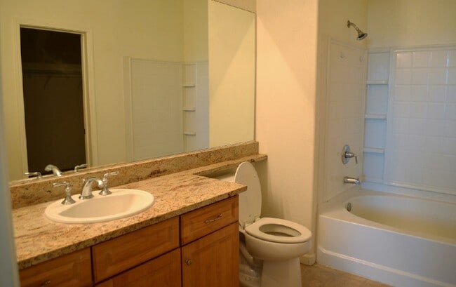 Building Photo - 1360 Shady Ln