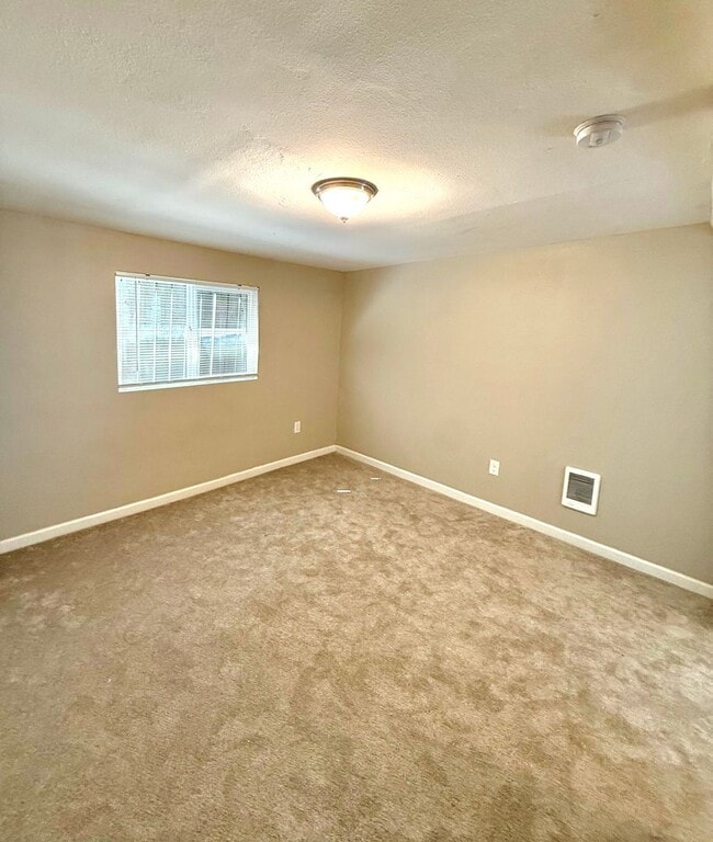 Building Photo - Charming 2-Bed, 1-Bath White Center Home