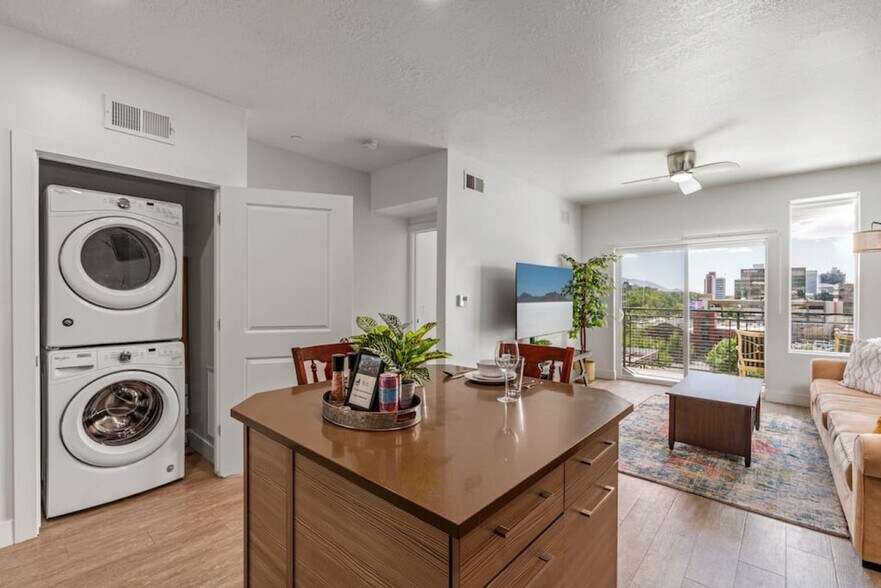 Building Photo - 380 S 400 E