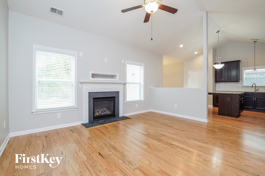 Building Photo - 214 Lakemont Dr