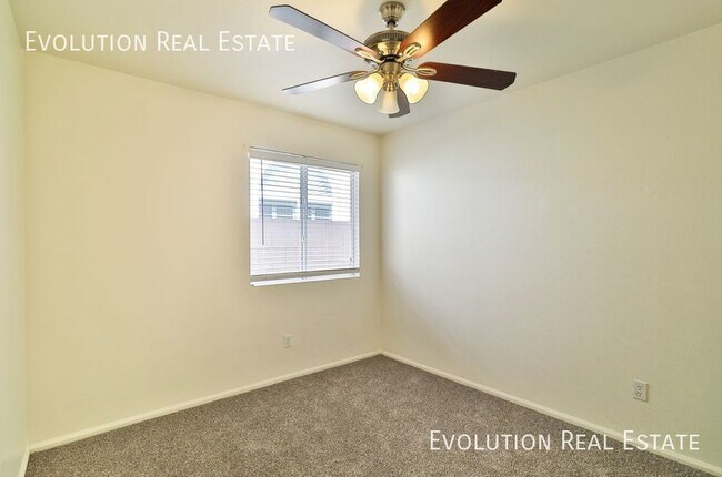 Building Photo - 3226 E Sequoia Dr