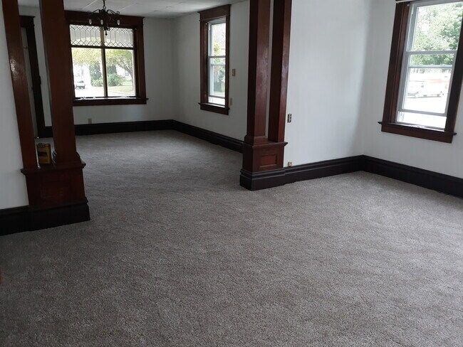 Front room - 515 S Madison St